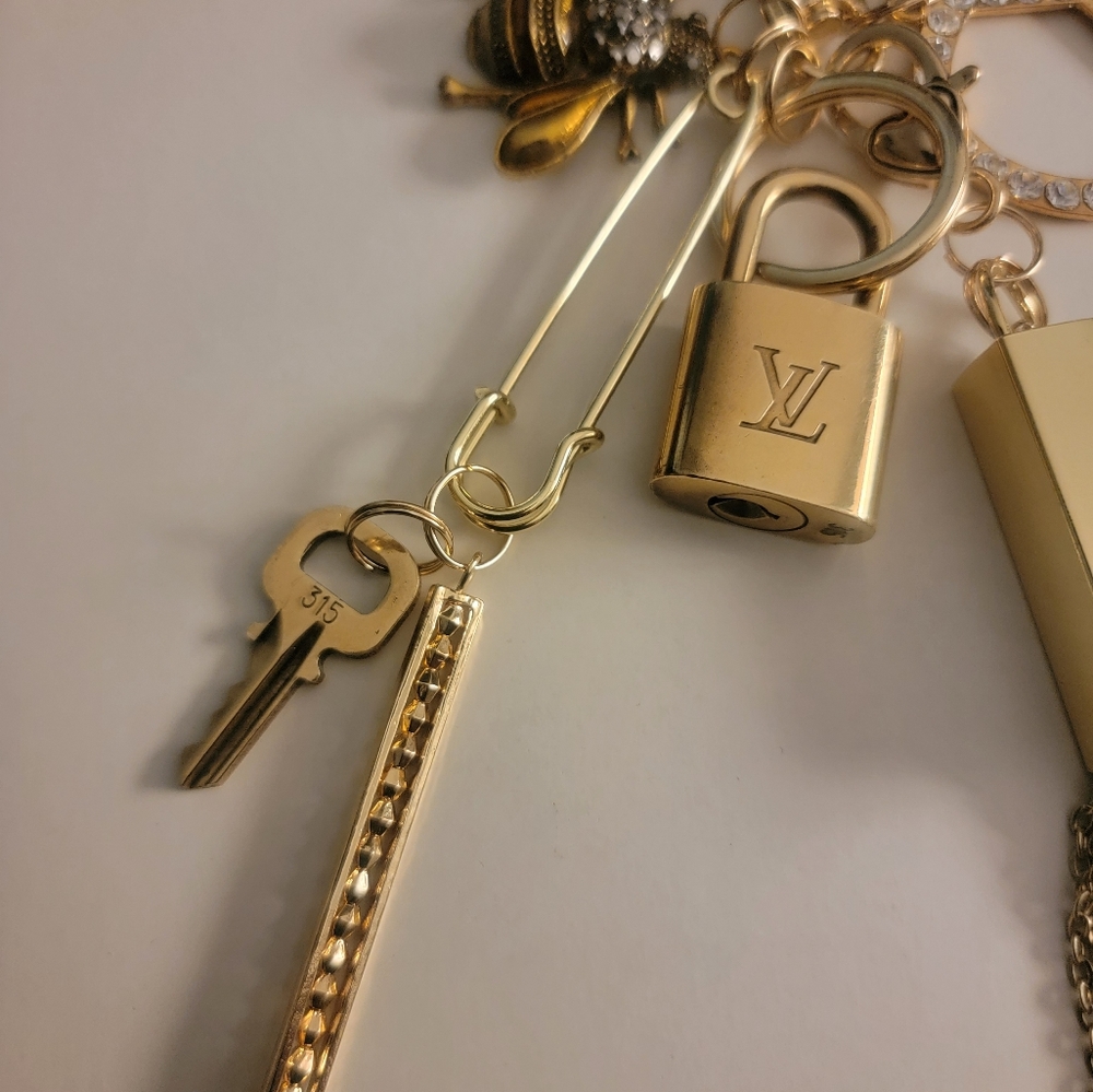 Louis VUITTON Lock & Key - Picture 4 of 17